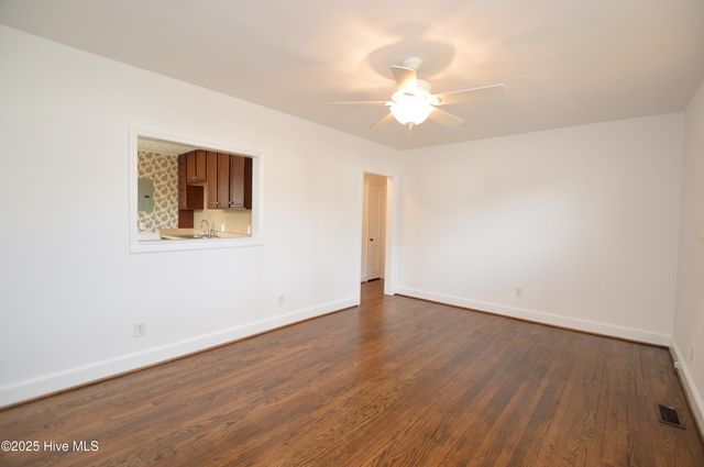 500 Sherwood Road, Jacksonville, NC 28540