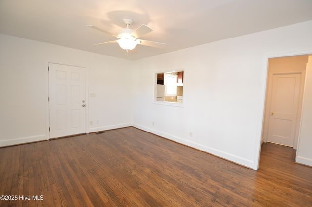 500 Sherwood Road, Jacksonville, NC 28540