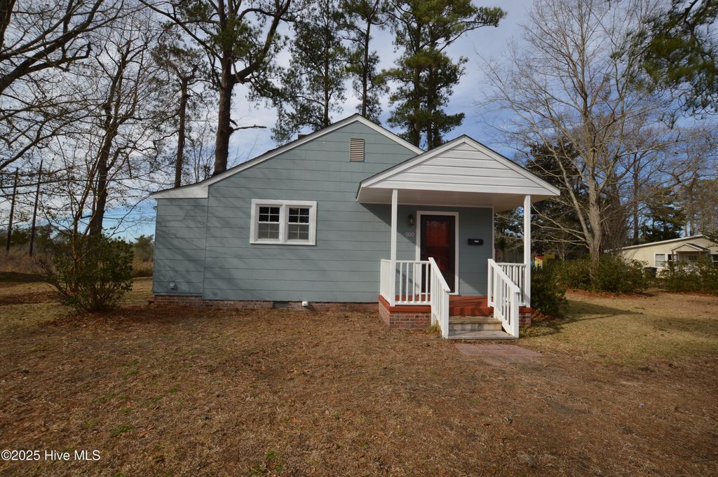 500 Sherwood Road, Jacksonville, NC 28540