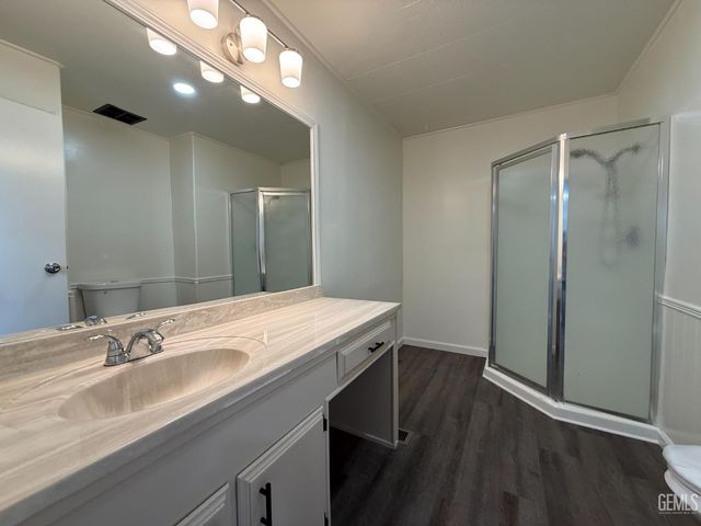 4401 Hughes Lane 48, Bakersfield, CA 93304