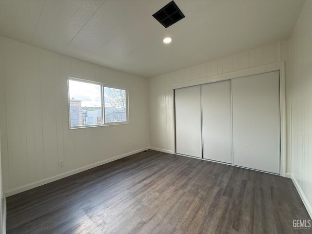 4401 Hughes Lane 48, Bakersfield, CA 93304