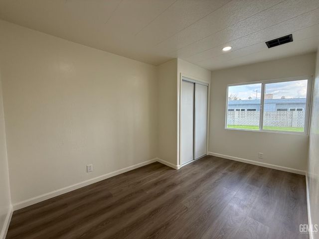 4401 Hughes Lane 48, Bakersfield, CA 93304