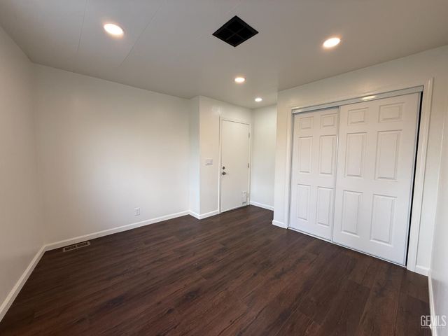 4401 Hughes Lane 48, Bakersfield, CA 93304