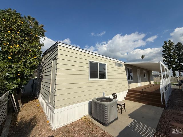 4401 Hughes Lane 48, Bakersfield, CA 93304