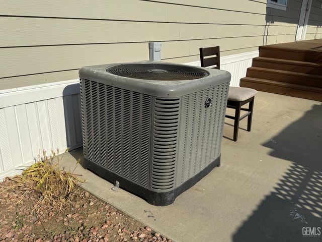 4401 Hughes Lane 48, Bakersfield, CA 93304