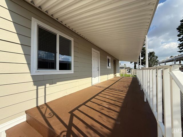 4401 Hughes Lane 48, Bakersfield, CA 93304