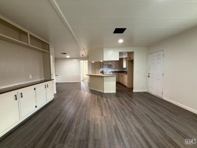 4401 Hughes Lane 48, Bakersfield, CA 93304