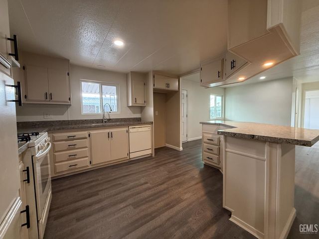 4401 Hughes Lane 48, Bakersfield, CA 93304