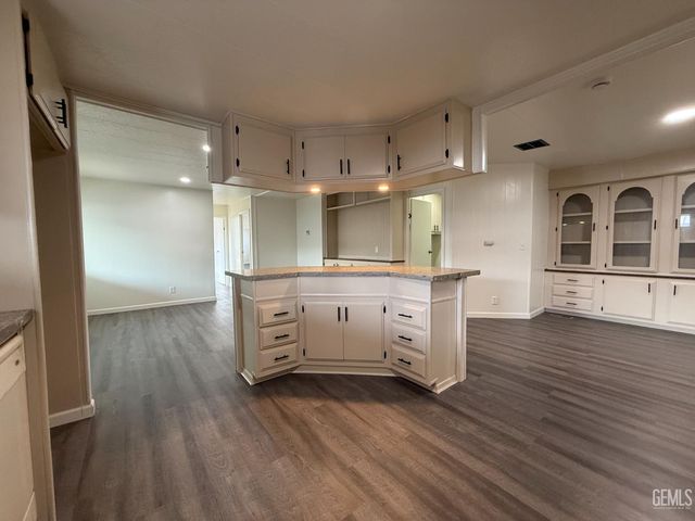 4401 Hughes Lane 48, Bakersfield, CA 93304