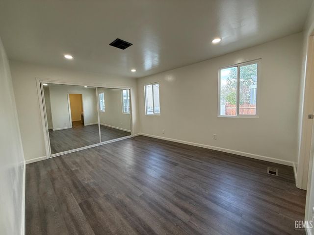 4401 Hughes Lane 48, Bakersfield, CA 93304