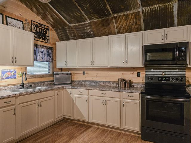 309 Medina Drive, Trinity, TX 75862