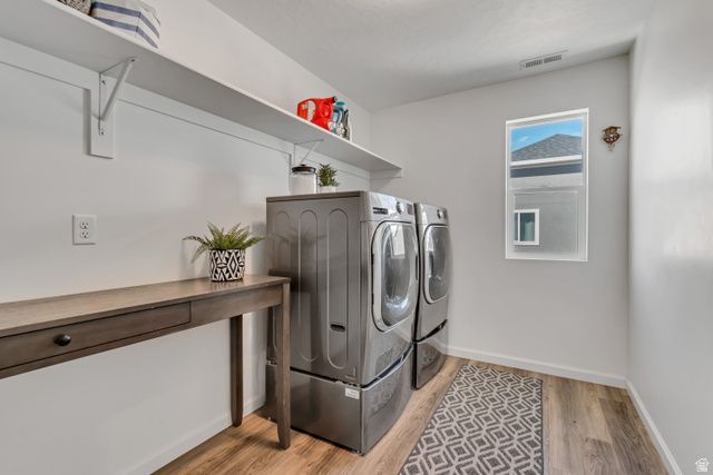 1046 E BLAZING SUN DR, Eagle Mountain, UT 84005