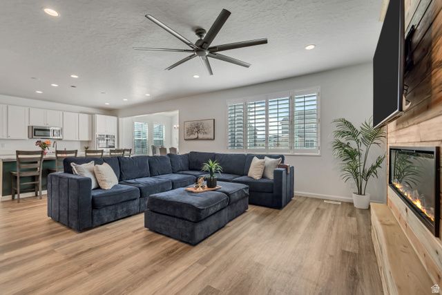 1046 E BLAZING SUN DR, Eagle Mountain, UT 84005