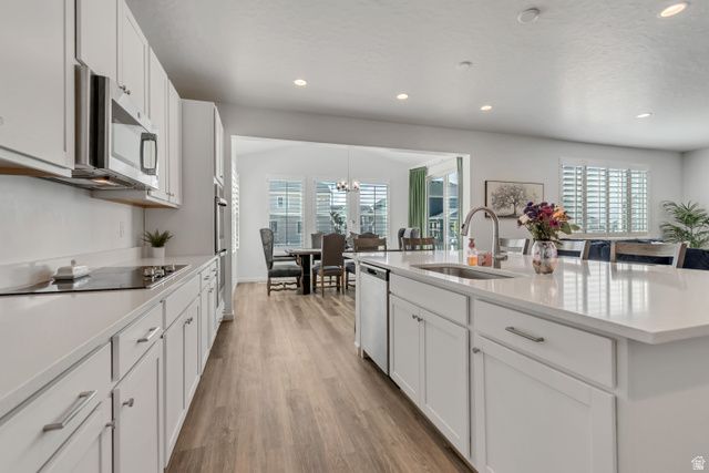 1046 E BLAZING SUN DR, Eagle Mountain, UT 84005