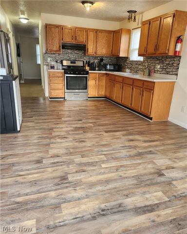 3002 Harmont Avenue NE, Canton, OH 44705