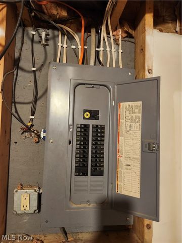 3002 Harmont Avenue NE, Canton, OH 44705