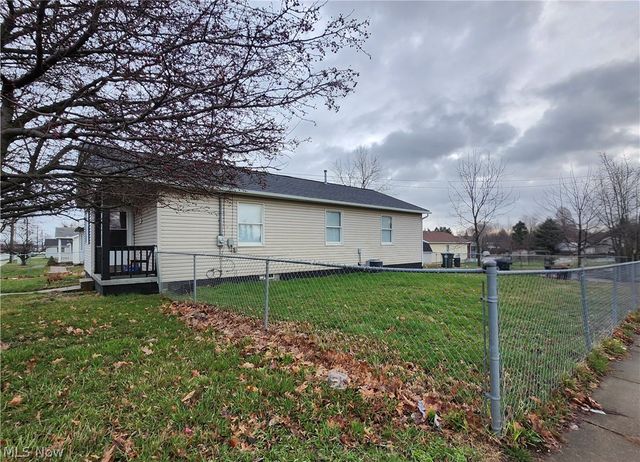 3002 Harmont Avenue NE, Canton, OH 44705