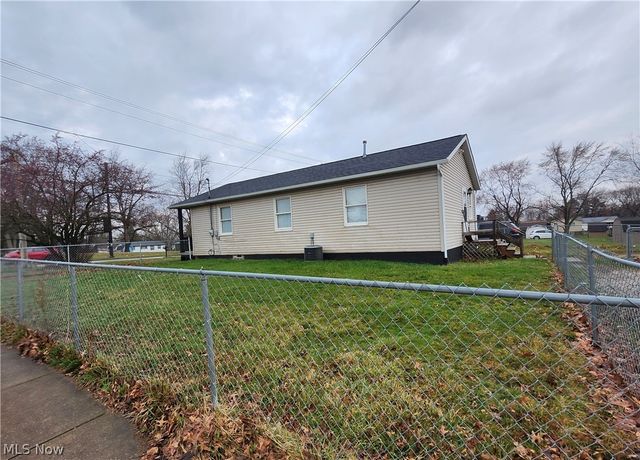 3002 Harmont Avenue NE, Canton, OH 44705