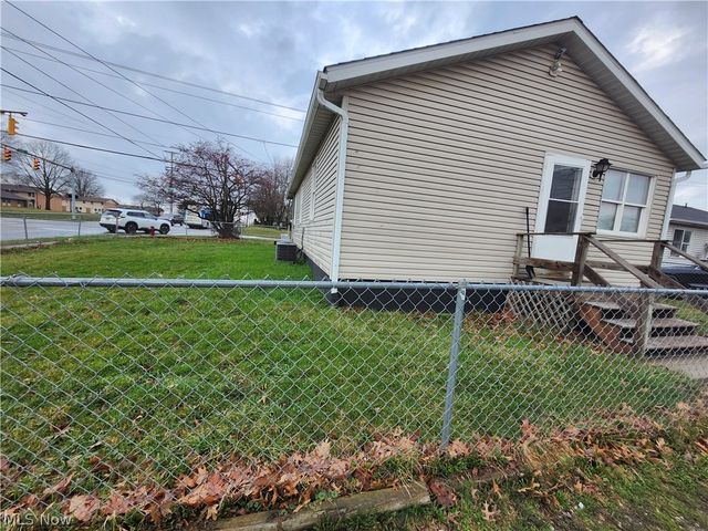 3002 Harmont Avenue NE, Canton, OH 44705