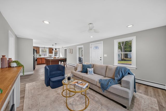 158 Southbridge Rd, Oxford, MA 01537