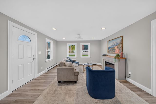 158 Southbridge Rd, Oxford, MA 01537