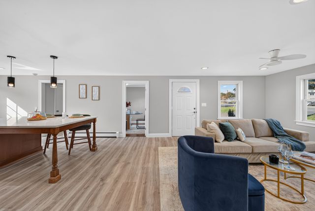 158 Southbridge Rd, Oxford, MA 01537
