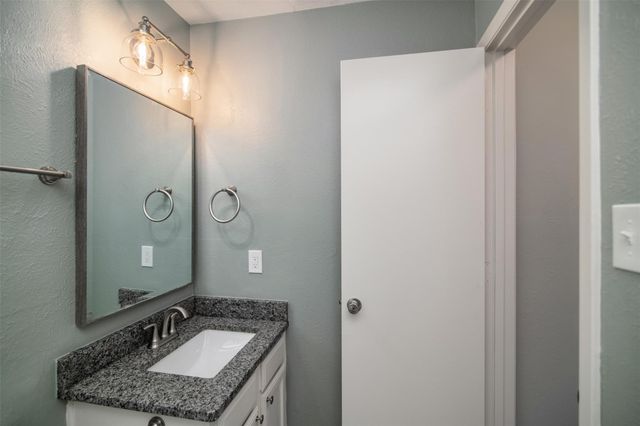 7405 Shadow Bend Drive, Fort Worth, TX 76137