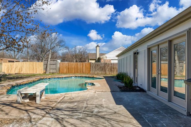 7405 Shadow Bend Drive, Fort Worth, TX 76137