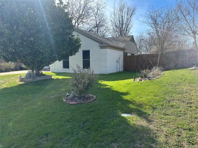 7405 Shadow Bend Drive, Fort Worth, TX 76137