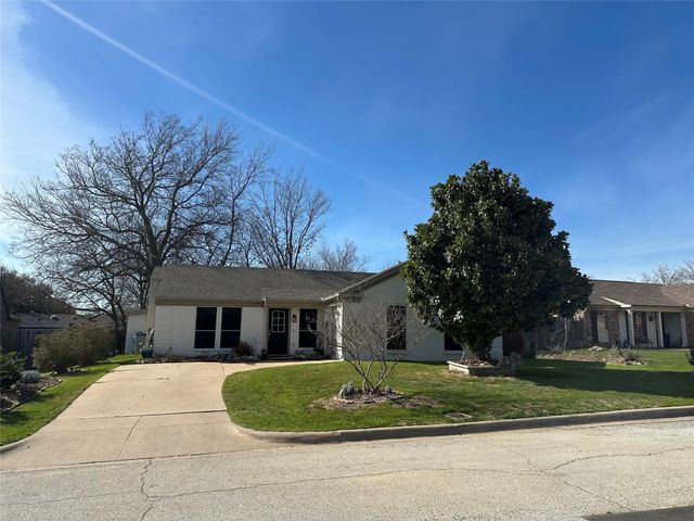 7405 Shadow Bend Drive, Fort Worth, TX 76137