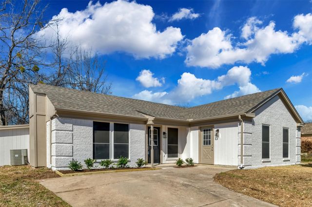 7405 Shadow Bend Drive, Fort Worth, TX 76137