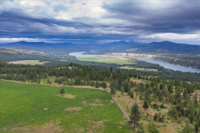 14506 W Pine Bluff Rd, Nine Mile Falls, WA 99026
