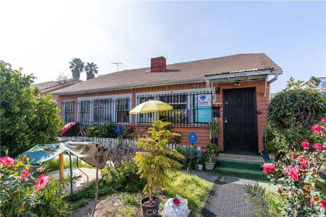 4452 Rosewood Avenue, Los Angeles, CA 90004