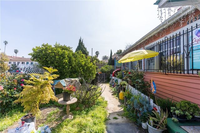 4452 Rosewood Avenue, Los Angeles, CA 90004