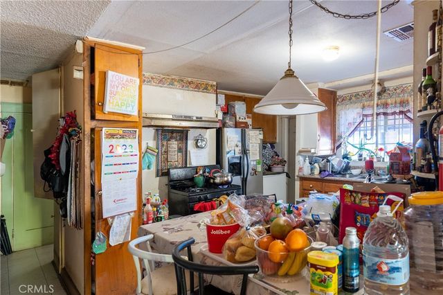 4452 Rosewood Avenue, Los Angeles, CA 90004