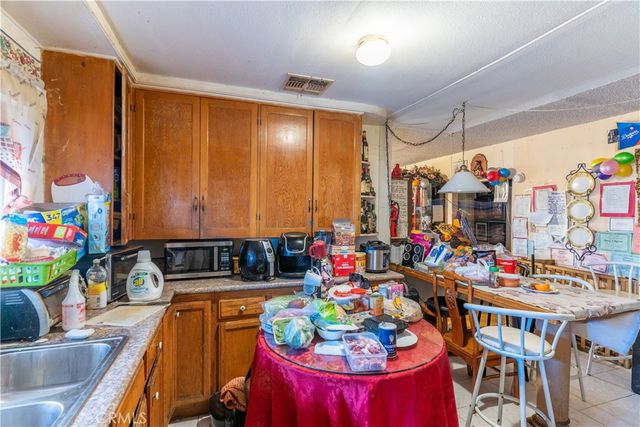 4452 Rosewood Avenue, Los Angeles, CA 90004