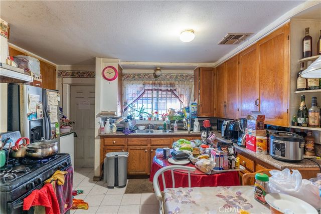 4452 Rosewood Avenue, Los Angeles, CA 90004