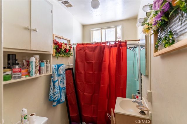 4452 Rosewood Avenue, Los Angeles, CA 90004