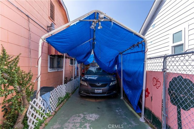 4452 Rosewood Avenue, Los Angeles, CA 90004