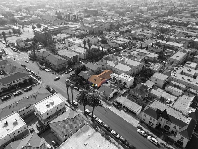 4452 Rosewood Avenue, Los Angeles, CA 90004