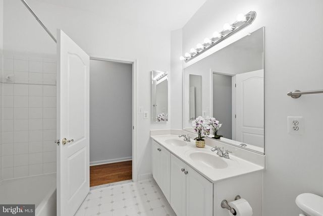 21817 WINGFOOT CT, Broadlands, VA 20148