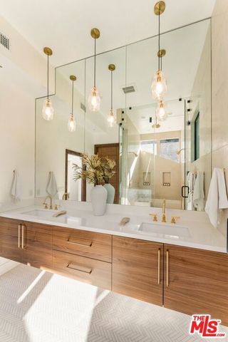 3372 Longridge Terrace, Sherman Oaks, CA 91423