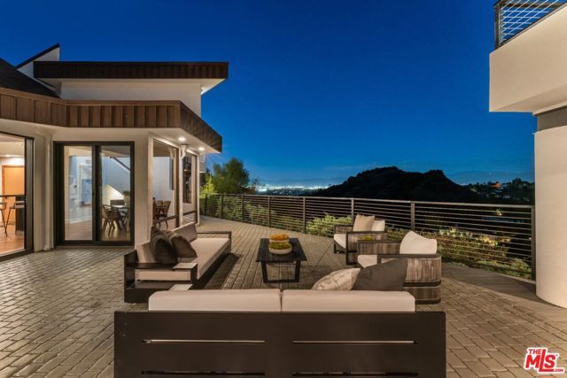 3372 Longridge Terrace, Sherman Oaks, CA 91423