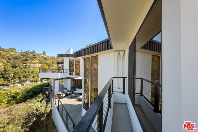 3372 Longridge Terrace, Sherman Oaks, CA 91423