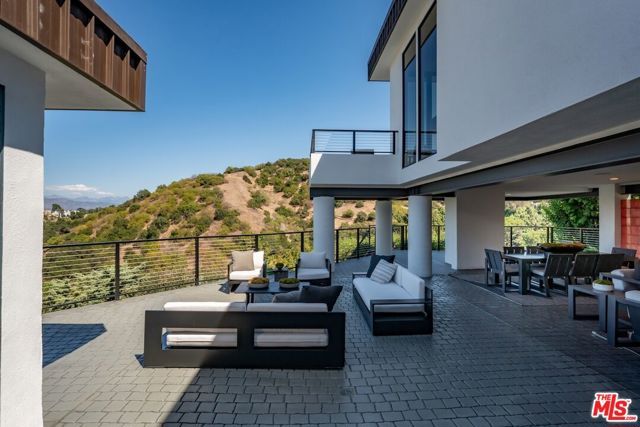 3372 Longridge Terrace, Sherman Oaks, CA 91423