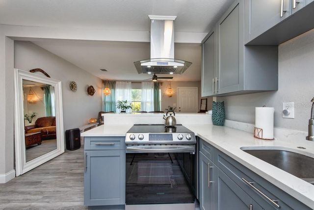 1325 54TH AVENUE N, St Petersburg, FL 33703