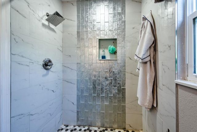 1325 54TH AVENUE N, St Petersburg, FL 33703