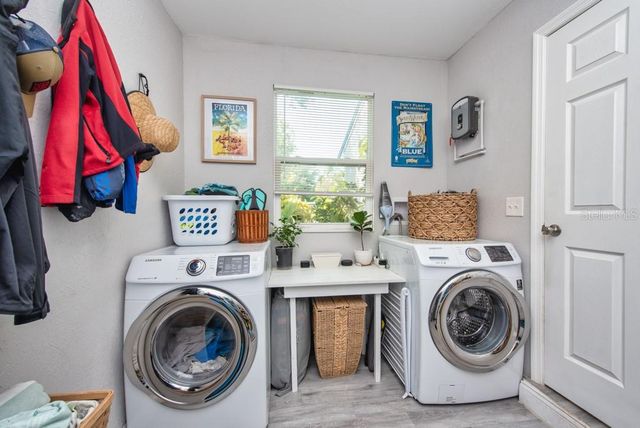 1325 54TH AVENUE N, St Petersburg, FL 33703