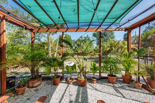 1325 54TH AVENUE N, St Petersburg, FL 33703