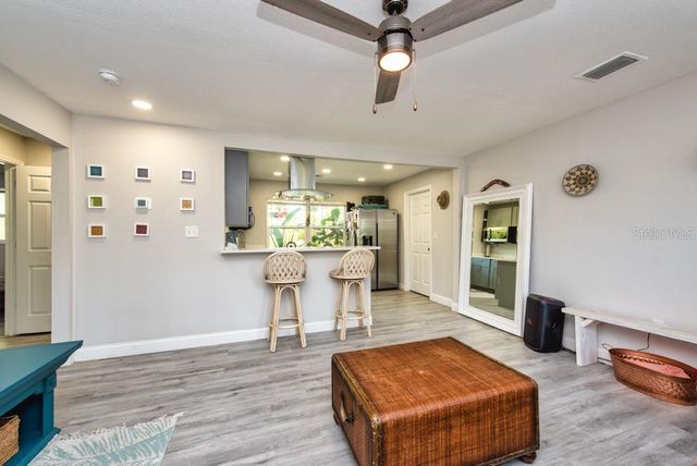 1325 54TH AVENUE N, St Petersburg, FL 33703